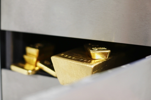 Goldbarren in einem Schließfach