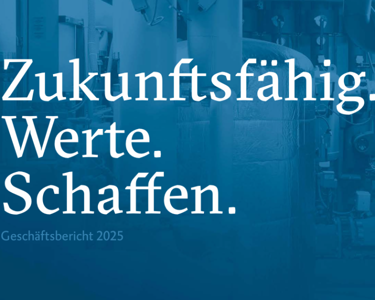 Text Zukunftsfähig. Werte. Schaffen. und Geschäfts- und Nachhaltigkeitsbericht 2025 vor blauem Hintergrund