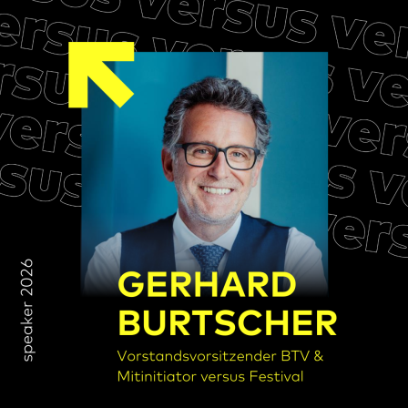 Porträt von Gerhard Burtscher, Vorstandsvorsitzender der BTV. Unter seinem Bild steht der Text „GERHARD BURTSCHER; Vorstandsvorsitzender BTV & Mitinitiator versus Festival; Speaker 2026“. Im Hintergrund ist das Versus‑Logo sichtbar.