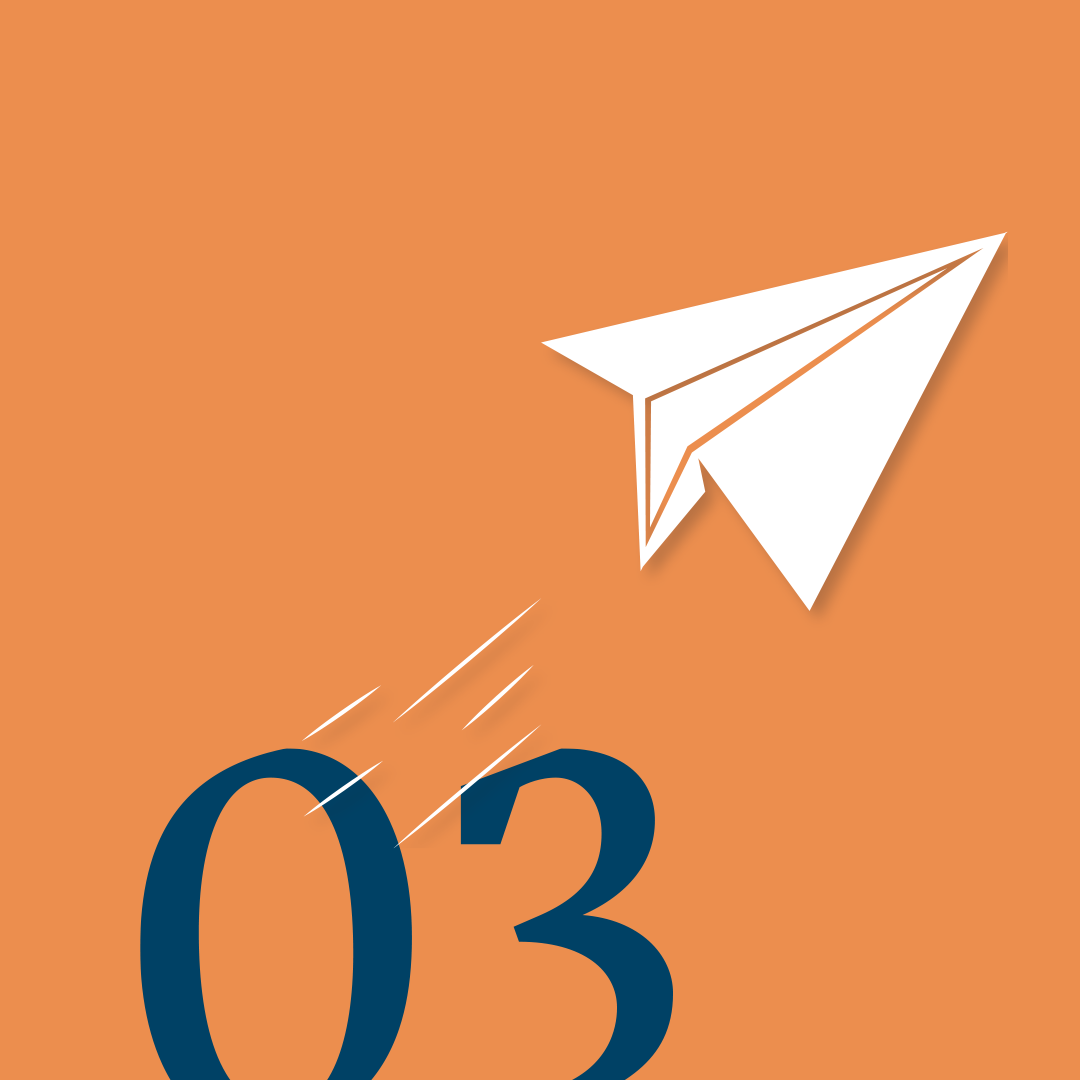 Eine Illustration in Orange mit der Zahl 03 in Dunkelblau und einem Papierflieger in Weiß